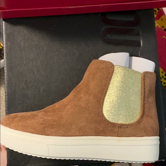 NIB Nina micro suede tan and gold booties 9 - Picture 4 of 6